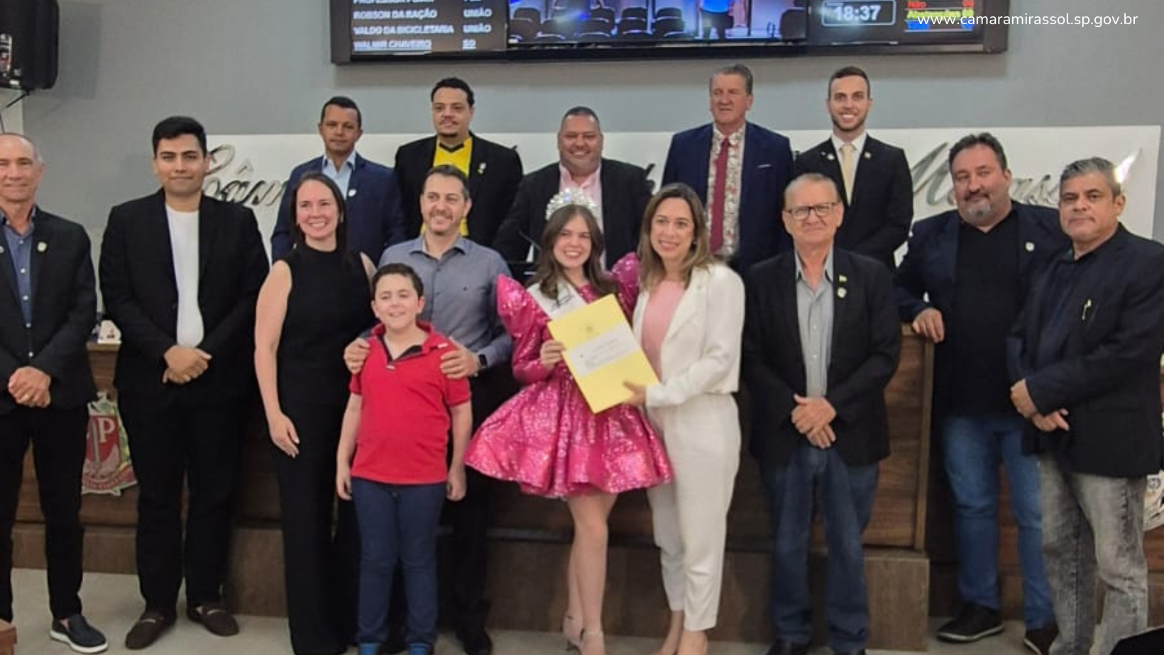 Jovem mirassolense conquista título em concurso de beleza em Dubai