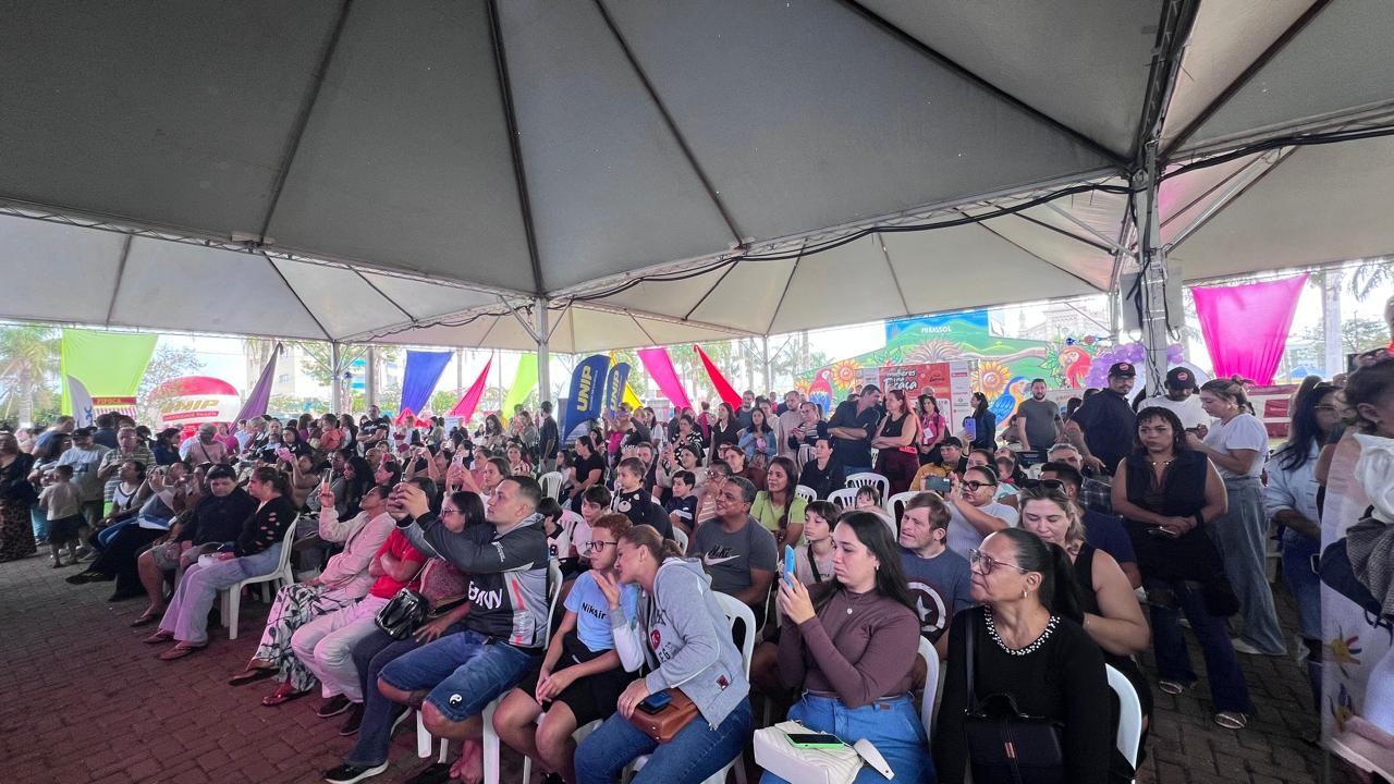Serviços gratuitos, apresentações e acolhimento marcam Mulheres na Praça em Mirassol